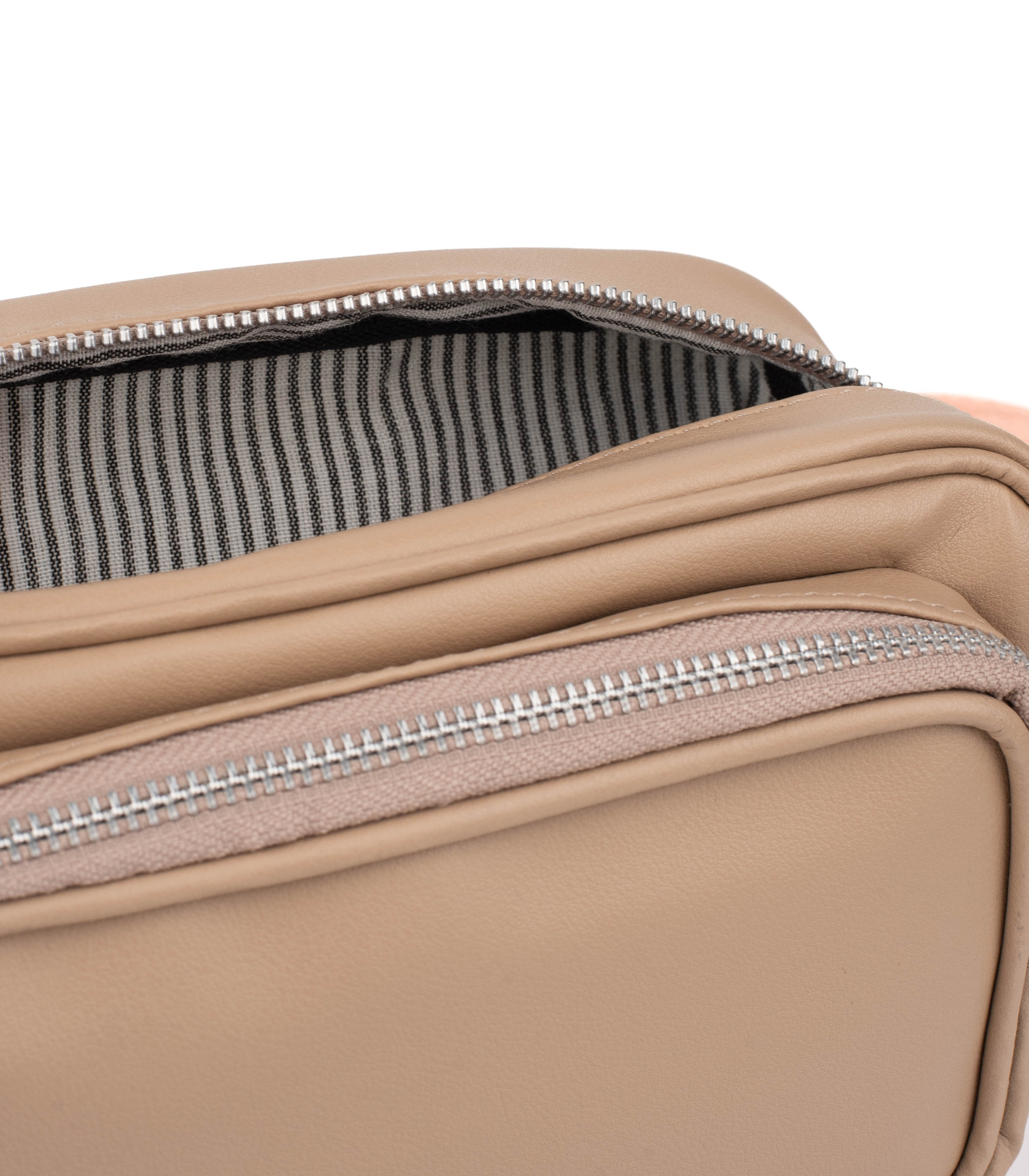 Bandolera en simil cuero con bolsillo frontal — imagen 5
