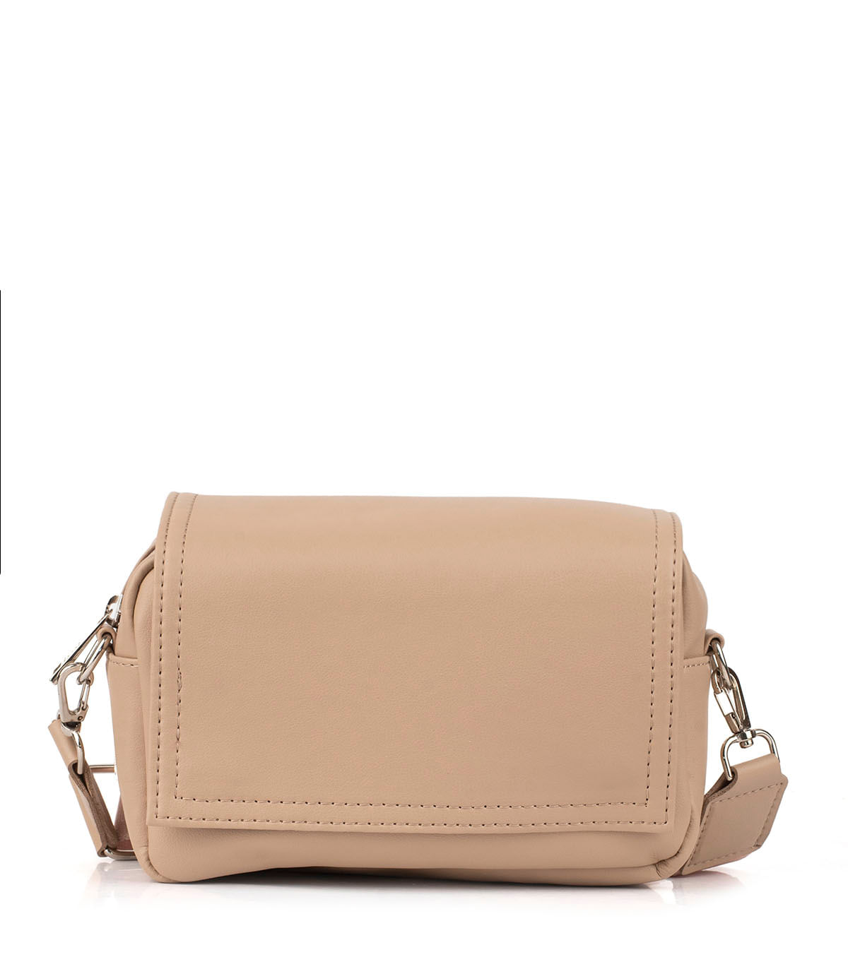 Bandolera compacta en simil cuero con solapa